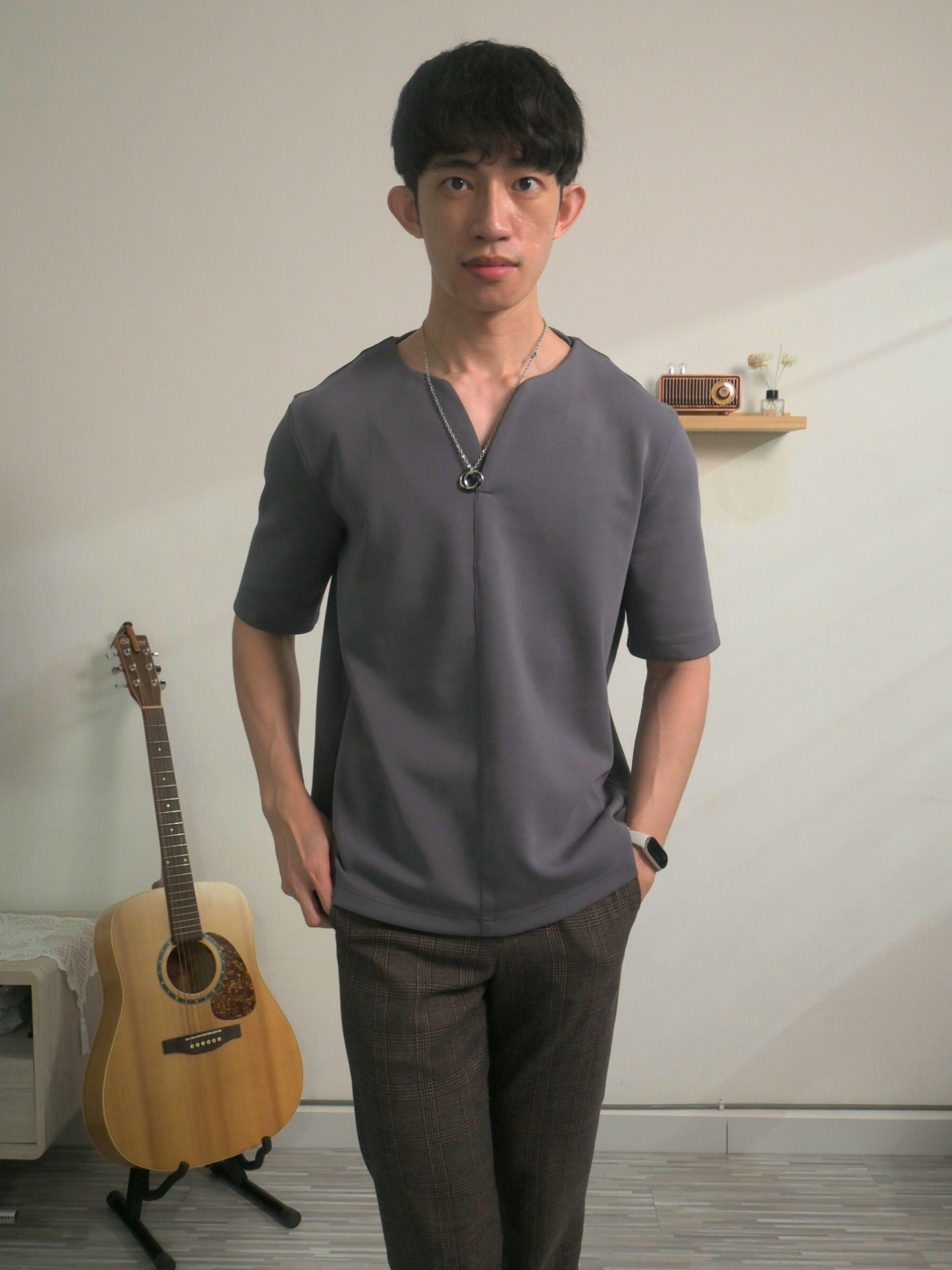 V-Neck Shirt Essential | Charcoal